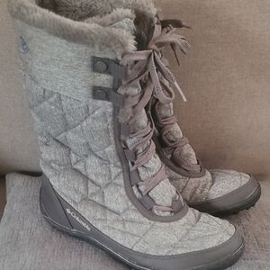 Columbia Women's Quilted Gray Winter Boots